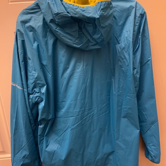 2117 of Sweden rain and wind proof jacket. Size large. New with tags - Picture 3 of 4